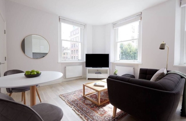 4VH Virginia House Stylishly Bloomsbury Studio sleeps 2