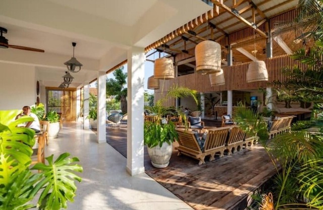 5* apartment with lagoon pool and balcony, close to the beach!