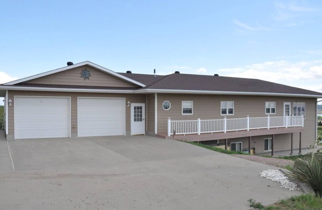 5 Bed/3.5 Bath-Sleeps Up To 17-easy I-90 on/off Chamberlain/Oacoma