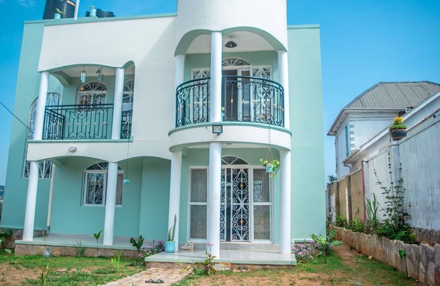 5-bed Lakeview Villa With Roofterrace and Kidspond