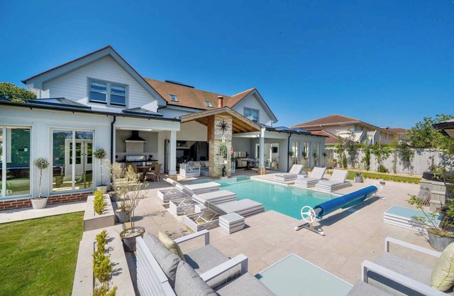 5 bedroom accommodation in Bembridge