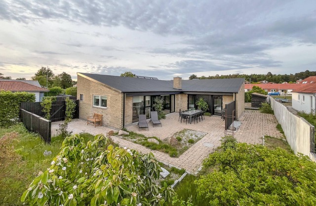 5 bedroom awesome home in Ebeltoft