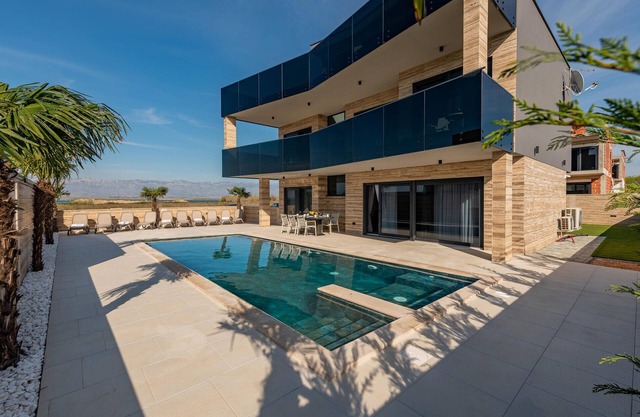 5 bedroom beautiful home in Privlaka