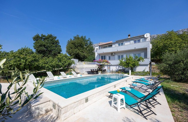 5 bedroom cozy home in Kastel Sucurac