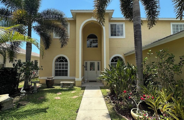 5 Bedroom House on golf course with pool after big reconstruction!