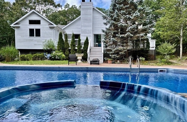 5 Bedroom in Hampton Bays. Two separate living areas.