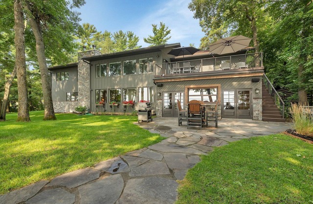 5 Bedroom Lake House w/Private Swimming Area on Gull Lake - Deck w/Amazing Views