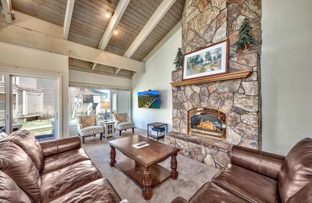 5 Bedroom Lakeview Townhouse - Sleeps up to 12 guests! townhouse