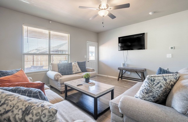 5 BR + 3.5 BA in East Odessa/2 King Bed/BBQ