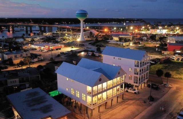 5 BR 4 BA + Private Pool + Pickleball Fun