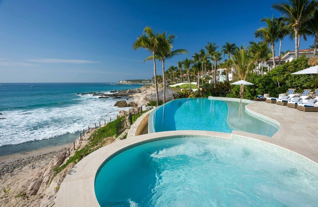 5 BR Beachfront Casa Roca de Pajaro w/WiFi, Heated Pool, Satellite TV + More!