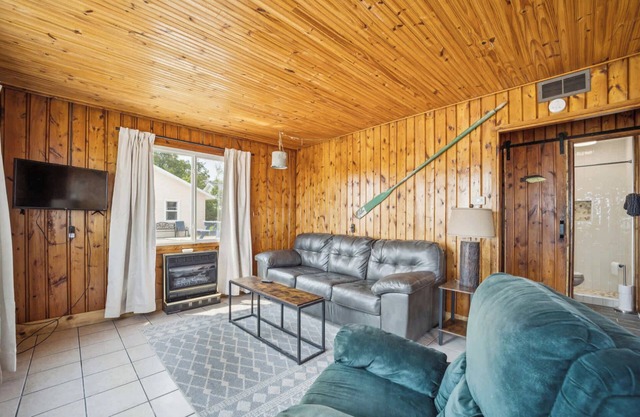 #5 | Lake Views with Big Windows & Bath