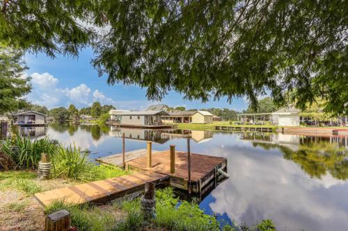 5 Mi to Downtown Morgan City Waterfront Retreat