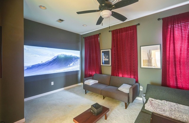 5 Mi to US Capitol: Washington DC Townhome