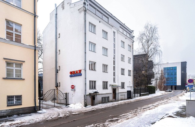 5 min from Port/free private parking/1BR