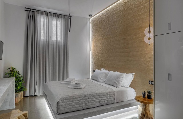 5 min from the beach!