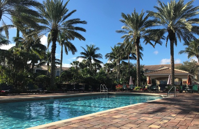 5 min to beach, ground level w garage, heated pool, resort style, very nice