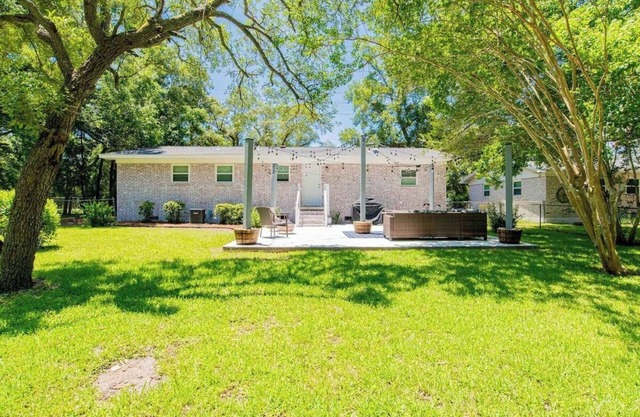 5 min to NAS! 20 min to beach! 12 minutes to Pensacola downtown!