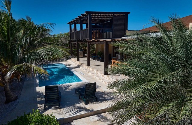 5 Min walk to Baby Beach! - Secluded Villa