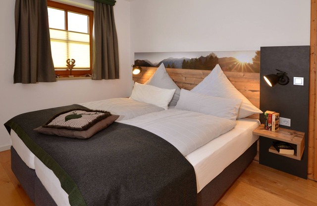 5-star apartment with balcony and views of the surrounding mountains