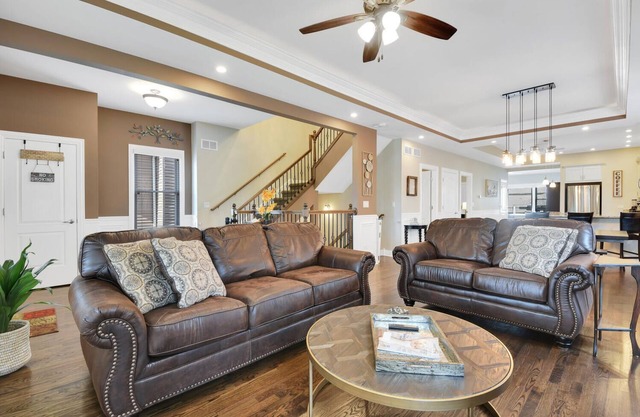 5 Star Upscale Entire Family Neighborhood Home