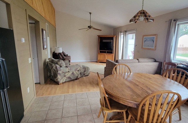 #5 Thomas' Parkside Cottages, 2BR Lake Huron view suite, Downtown location