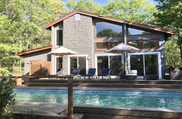 50% OFF. Village Fringe - Stylish Glassy Modern House with Tennis Courts