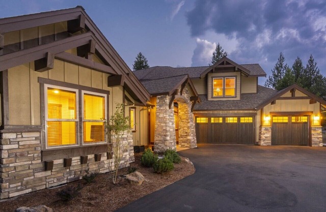 56748 Dancing Rock Loop | 6 BR / 6.5 BA, Sleeps 14