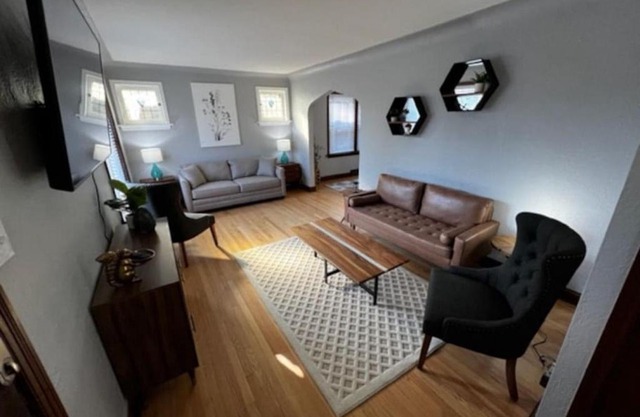 5733 Tholozan Luxury 2 Bedroom Home With Fenced Backyard