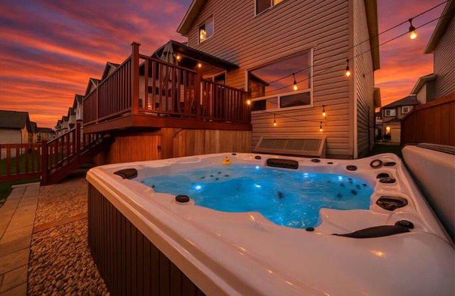 5BD Jungle Oasis - HotTub - BBQ - KingBed - Games - Garage