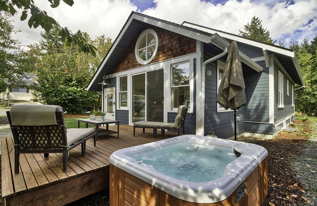 5bdrm Craftsman with a hot tub and BBQ in a wonderful neighborhood