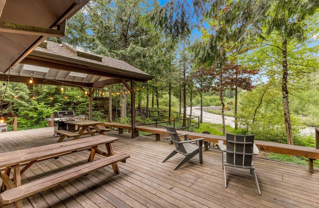 5Bedroom 3bathroom Riverfront Dog-friendly Hot Tub