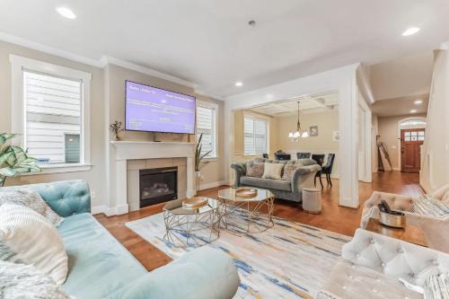 5BR Home with Backyard - Perfect for Family and Work Crews