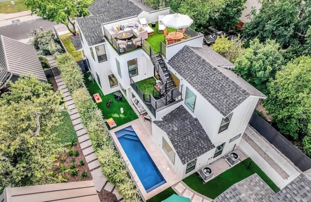 5BR Luxe Skyline Estate w/Pool & City Views