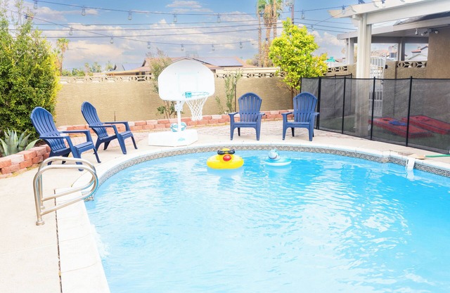 5BR Vegas Getaway Pool Games BBQ Close to Strip & Airport Karaoke & Arcade