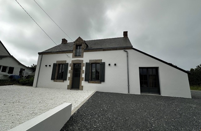 6 bed house 50 m from the beach