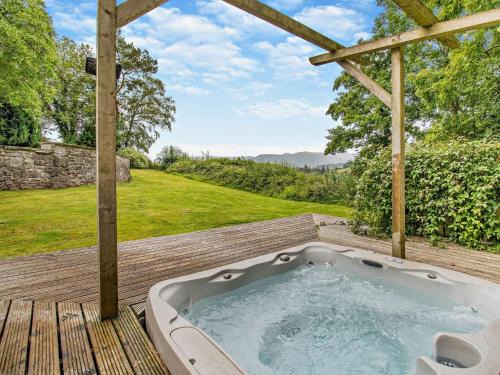 6 Bed in Brecon BN171