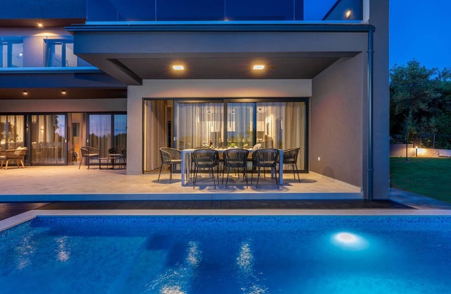 6 bedroom accommodation in Koromacno