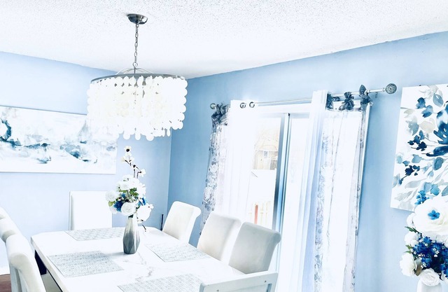 6 bedroom house 2 mins away from maplewood mall