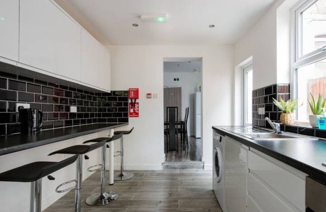 6 Bedroom house with 6 Baths-Perfect for big groups