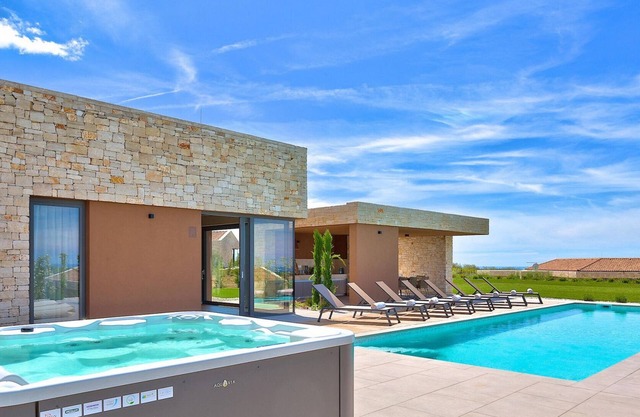 6 bedroom lovely home in Brtonigla