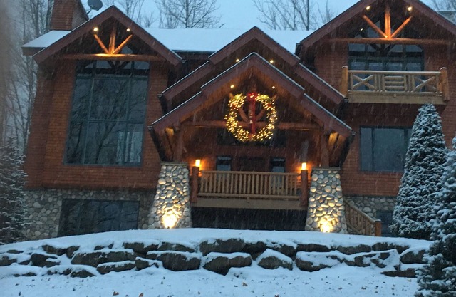 6-bedroom SKI Off Chateau at Windham Mountain Club with WiFi
