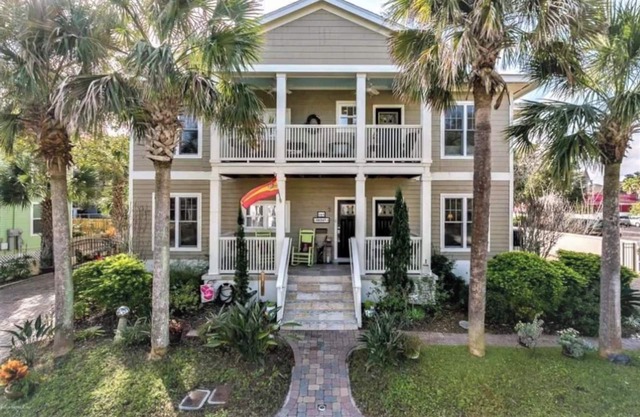 6 BR/4BA (2 X 3/2 Apartments) in Historic St. Aug.