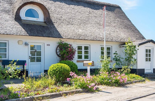 6 person holiday home in Ringkøbing-By Traum