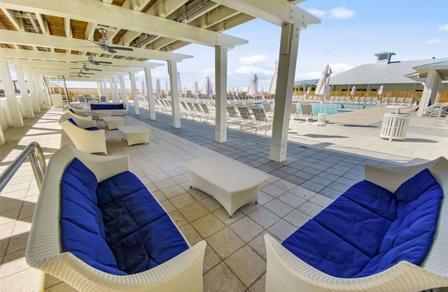 6-Seat Golf Cart Available For Rent - Community Pools- Private Beach-`Blue Oyster Cottage`