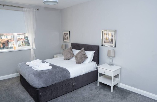 6 X APARTMENTS IN 1 BLOCK JUST OUTSIDE THE CITY ⭐MINUTES WALK FROM SHOPS⭐ APT#5