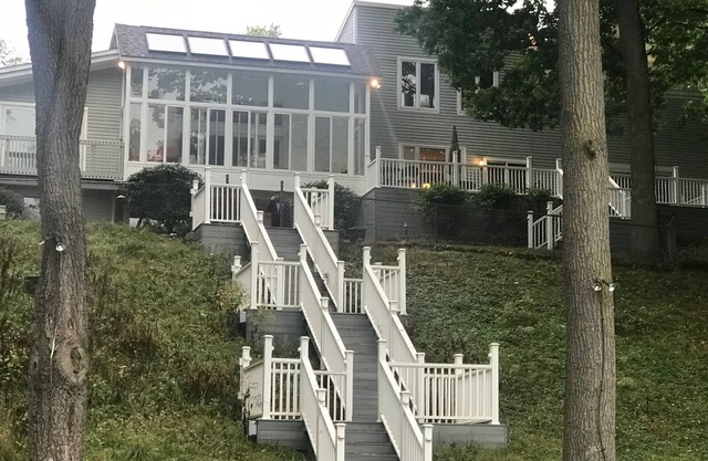 60% Disc for next 2 Home Games! Waterfront Views Every Room 8 mins to Notre Dame