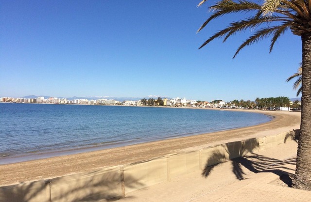 61 m2 air-conditioned apartment with large terrace, swimming pool, quiet location - near the sea