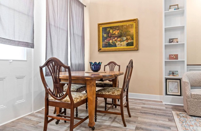 610 Franklin: Downstairs | 2/2 | Heart of Downtown | Pet Friendly w/fee