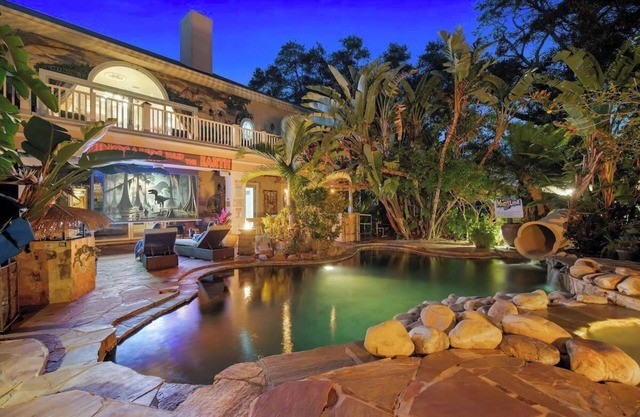 62 Acre Island - Sleeps 40+